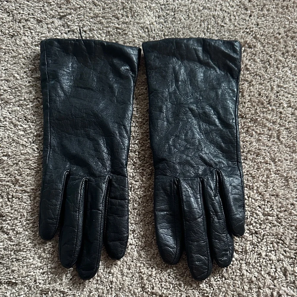 VTG Black Leather Gloves